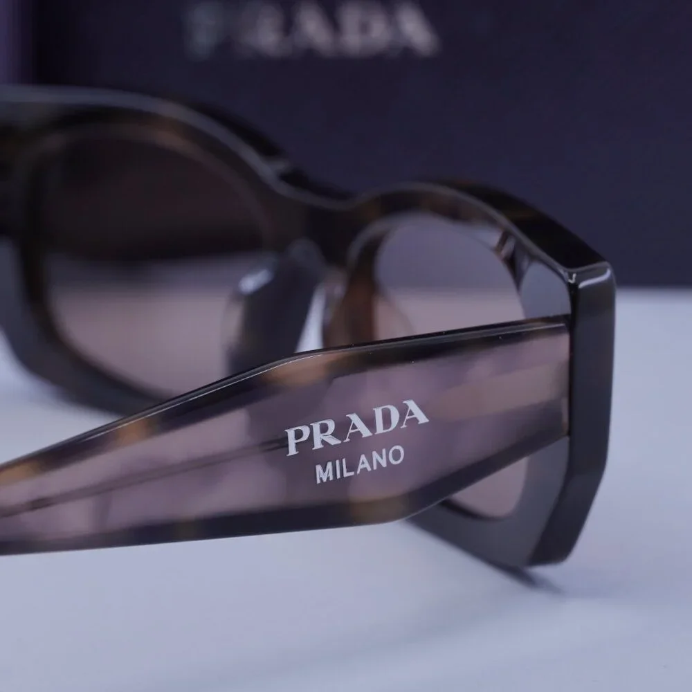 Prada model prb05s
